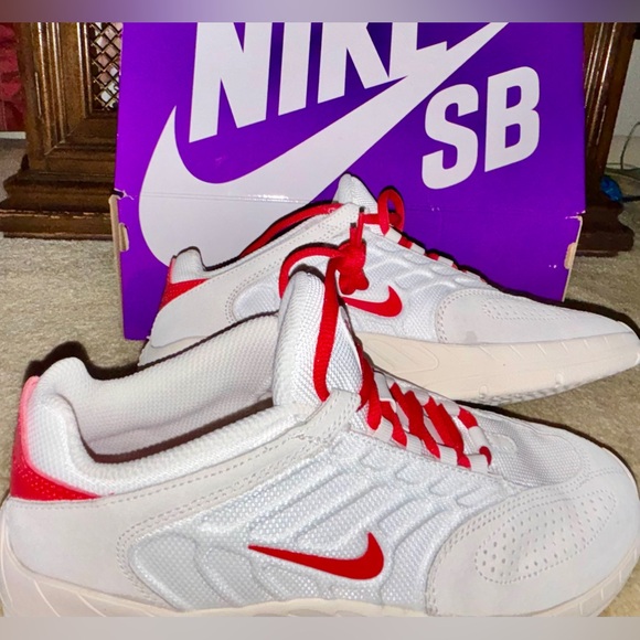 Unisex size 8 1/2 Nike vertebrae trending style NIB red on white - Picture 9 of 15